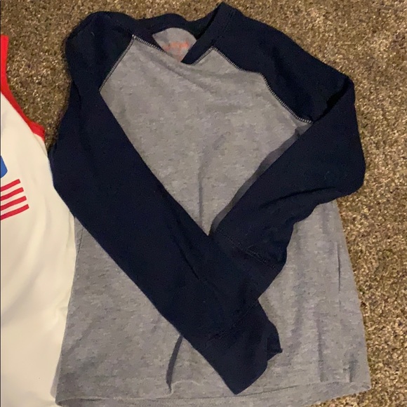 2 boys shirts size 4t - Picture 3 of 5